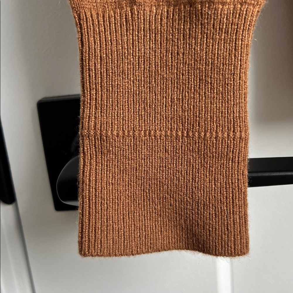Everlane Classic Cashmere Crew - Picture 4 of 4